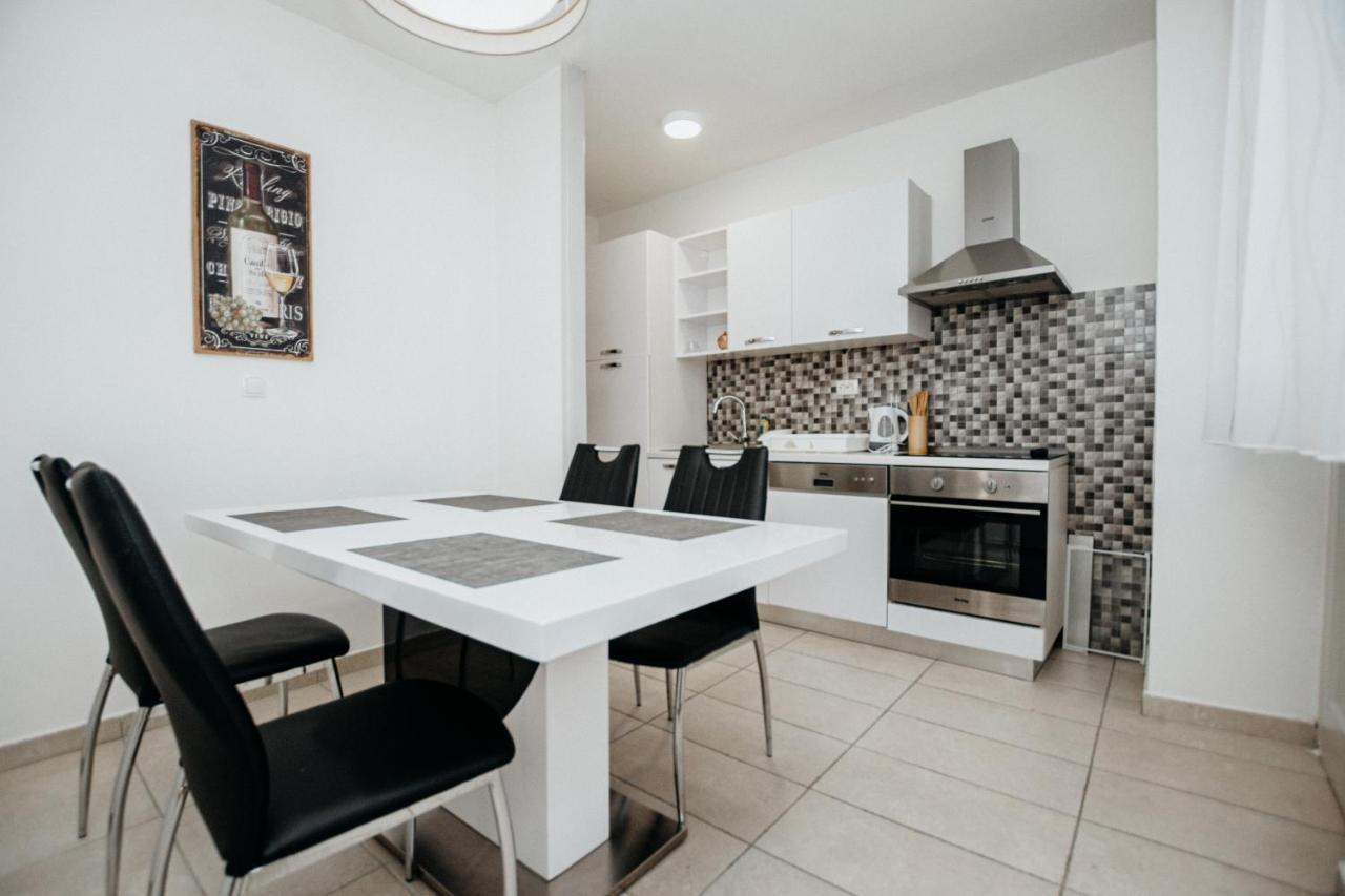 זאדאר Double And Single S Apartments מראה חיצוני תמונה