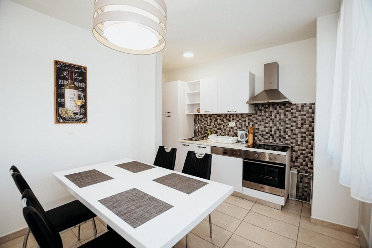 זאדאר Double And Single S Apartments מראה חיצוני תמונה